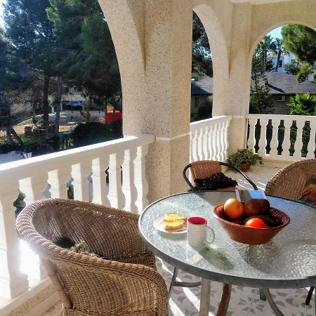 Estrella Del Mar Tranquil And Spacious Villa, Convenient Location 3-5 Mins' Walk To Amenities *