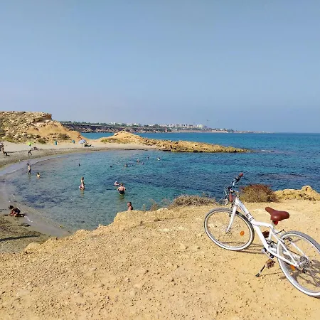Estrella Del Mar Tranquil And Spacious Villa, Convenient Location 3-5 Mins' Walk To Amenities Willa